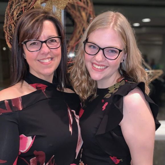 Meet your Posher, Tracy - Picture 1 of 1